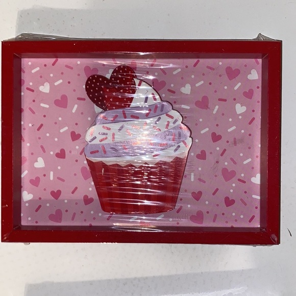 Valentine’s Day “Cupcakes & Love” 🧁❤️ Wall Decor - Picture 1 of 2
